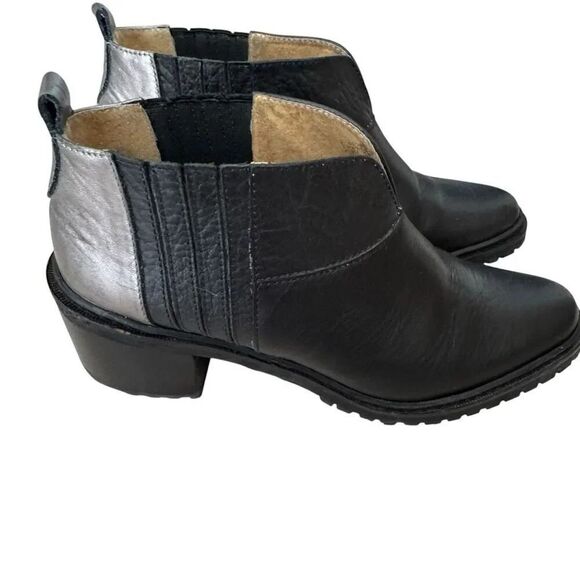 Mamut Black Silver Accents Ankle Women’s Leather Bootie SZ 6.5 - Picture 3 of 14